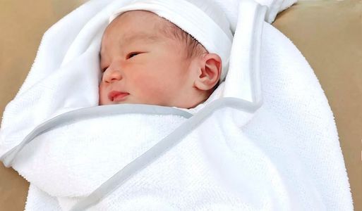 Bảo Thy sinh con đầu lòng, đăng ảnh khiến fan 