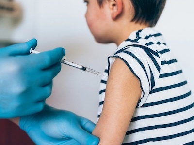Châu Âu phê duyệt tiêm vaccine Pfizer cho trẻ từ 5-11 tuổi