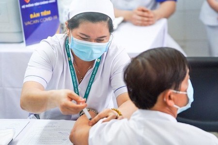 TP. HCM triển khai tiêm mũi 3 vaccine ngừa COVID-19, đối tượng nào sẽ được tiêm? 