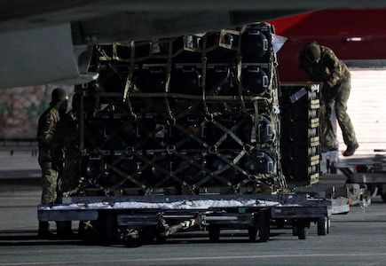 Giữa lúc lo ngại về Nga gia tăng, Mỹ chuyển vũ khí liên tiếp đến Ukraine