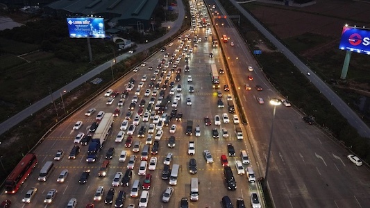 Xử phạt tới 70 triệu đồng nếu không xả trạm BOT khi ùn tắc