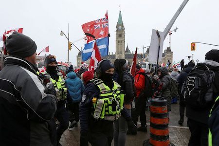Thủ đô Canada ban bố tình trạng khẩn cấp 