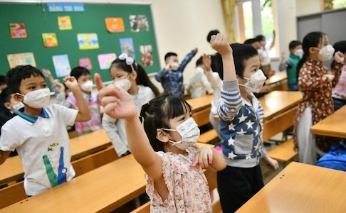 Hà Nội lý giải việc bất ngờ cho học sinh lớp 1-6 đi học trực tiếp