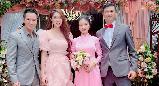 Nghệ sĩ Tiết Cương bất ngờ tổ chức đám cưới ở tuổi 49 
