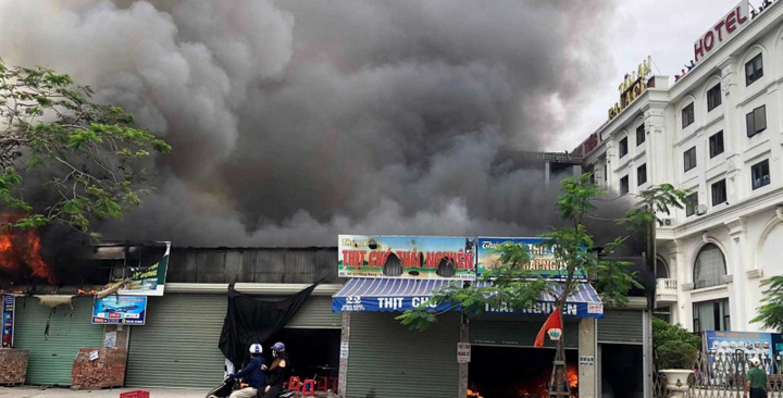 Cháy lớn thiêu rụi hàng quán tại trung tâm TP. Hải Phòng