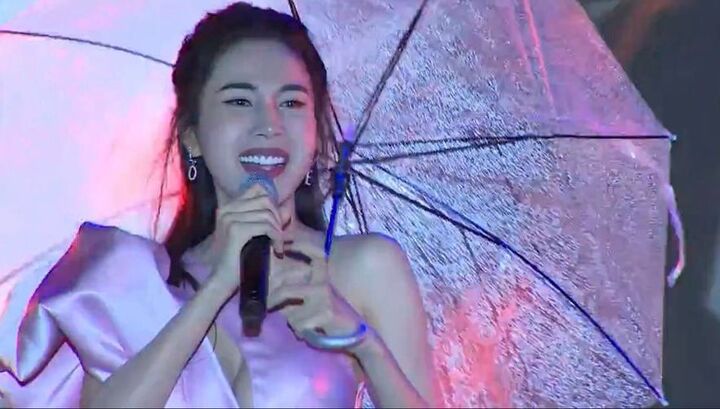 Thủy Tiên lần đầu quay lại miền Trung sau hơn 1 năm vướng lùm xùm từ thiện