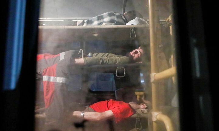 Binh lính Ukraine sơ tán khỏi 