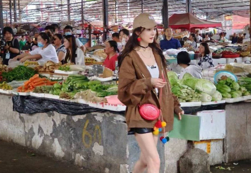 Tin tức sao Hoa ngữ mới nhất ngày 1/6: Dương Mịch gây chú ý khi đi quay show ở chợ 