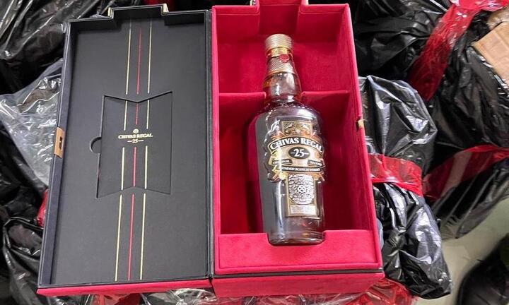 TP. HCM phát hiện kho rượu ngoại hơn 1 tỉ đồng nghi nhập lậu