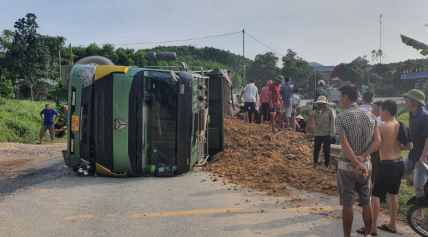 Vụ tai nạn xe chở đất đè xe ben: Danh tính 3 nạn nhân tử vong