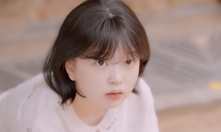 Nữ diễn viên 21 tuổi gây bất ngờ khi vào vai em bé tiểu học