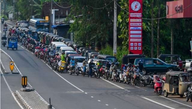 Tài xế tử vong sau 5 ngày chờ xếp hàng đổ xăng