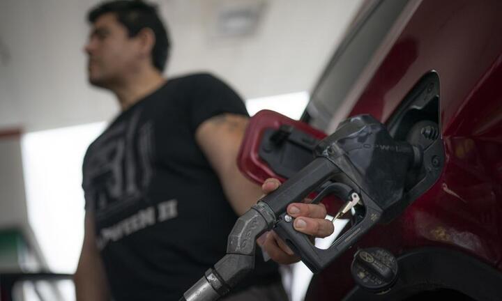 Người dân Mỹ sống chật vật vì giá xăng tăng cao