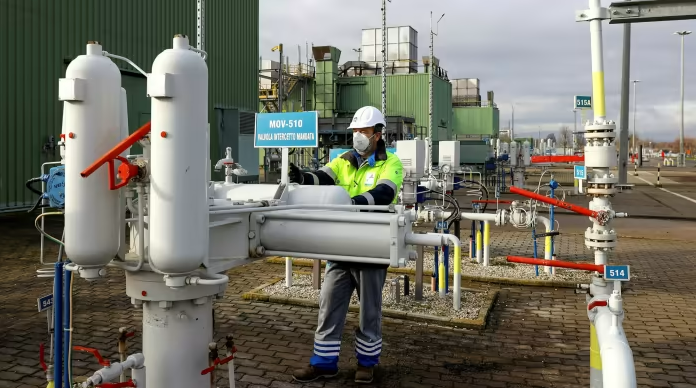 Italy cắt giảm nhập khẩu khí đốt của Nga