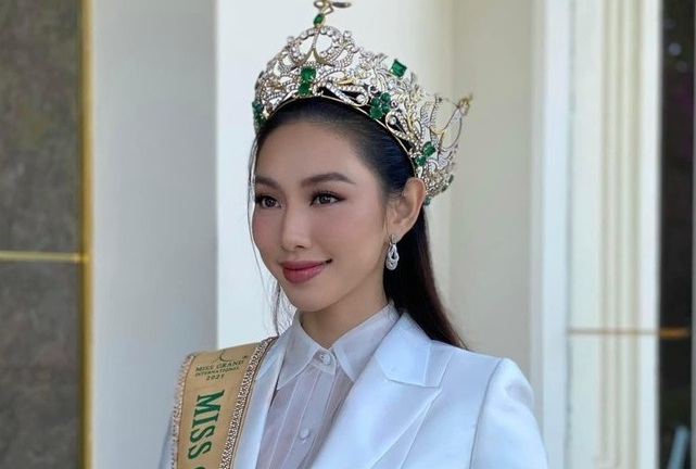 Hoa hậu Thùy Tiên gặp sự cố với vương miện 12 tỷ đồng khi đến châu Âu