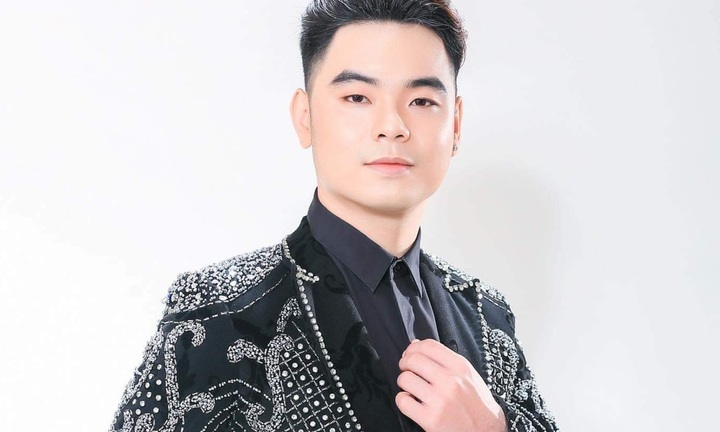 Giọng ca Bolero Trường Sang phủ nhận chuyện lợi dụng tiền bạc của khán giả