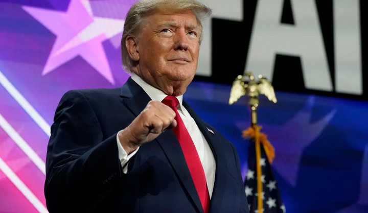 Cựu Tổng thống Donald Trump yêu cầu FBI trả lại tài liệu 