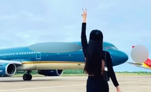 Cấm bay 6 tháng nữ hành khách tạo dáng quay Tiktok ở sân bay Phú Quốc