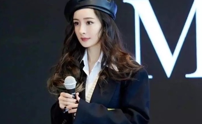 Tin tức sao Hoa ngữ mới nhất ngày 1/9: Dương Mịch hủy sự kiện vì khán giả rượt đuổi, tranh giành chỗ