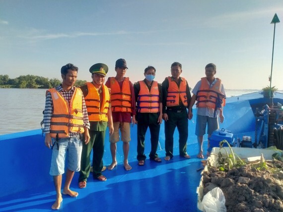 Kịp thời cứu hộ 3 thuyền viên gặp nạn trên sông Soài Rạp 