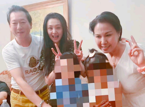 Trịnh Sảng lần đầu xuất hiện cùng 2 con sau lùm xùm mang thai hộ 