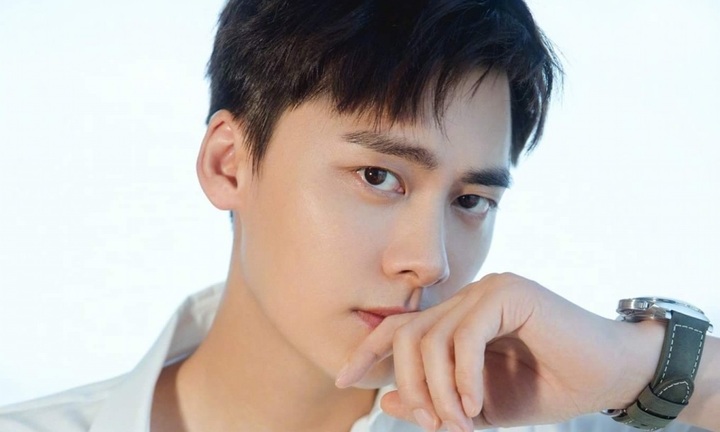 Mỹ nam Lý Dịch Phong vướng tin đồn bị cảnh sát bắt vì mua dâm 