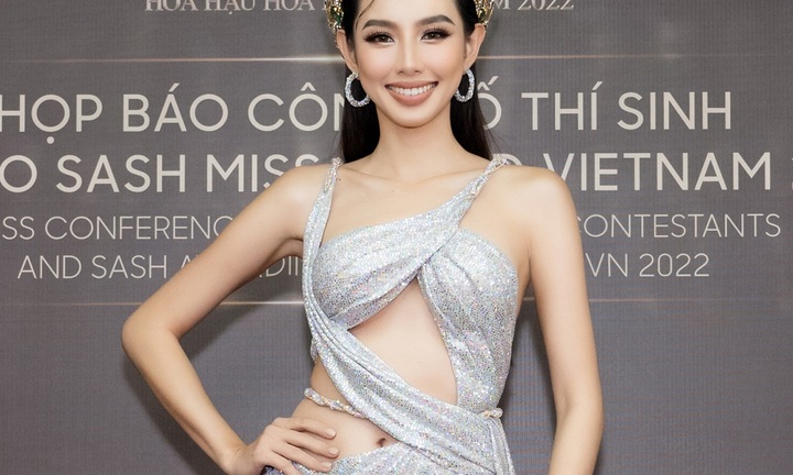 Thùy Tiên, Bảo Ngọc khoe dáng trên thảm đỏ Miss Grand Vietnam 2022