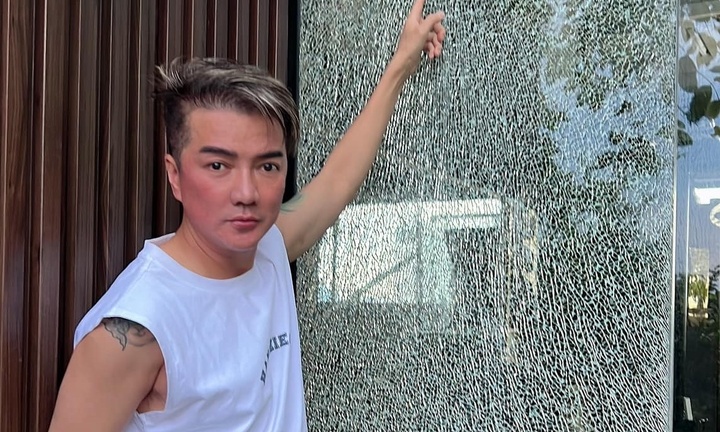 Biệt thự của Đàm Vĩnh Hưng bị người lạ bắn súng vỡ cửa kính 