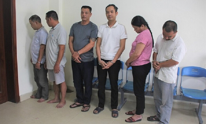 Triệt phá sòng bạc trang bị vũ khí nóng, có giáo viên tham gia