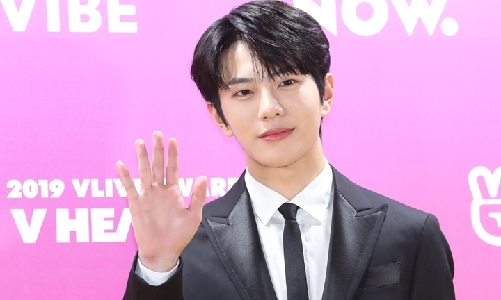 Nam thần tượng Hàn Quốc bị gậy golf đập trúng mặt