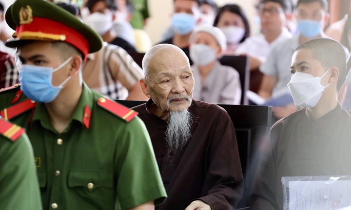 Hoãn phiên toà xét xử ông Lê Tùng Vân và đồng phạm ở Tịnh thất Bồng Lai