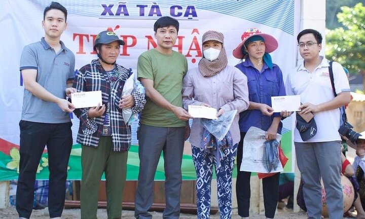 Người Đưa Tin chung tay giúp đỡ bà con bị ảnh hưởng bởi lũ quét ở Nghệ An