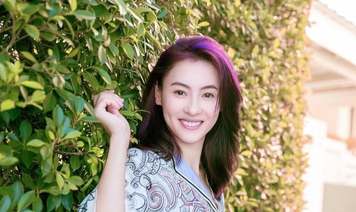 Tin tức sao Hoa ngữ mới nhất ngày 16/10: Trương Bá Chi thu 14 triệu USD sau buổi livestream