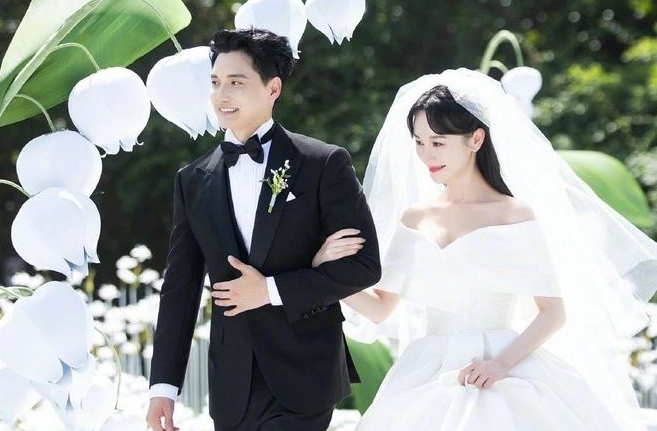 Tin tức sao Hoa ngữ mới nhất ngày 22/10: Mỹ nhân Thiên Long Bát Bộ rơi nước mắt trong ngày cưới