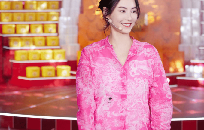 Trương Bá Chi nhận chỉ trích vì nghi vấn livestream bán hàng giả 