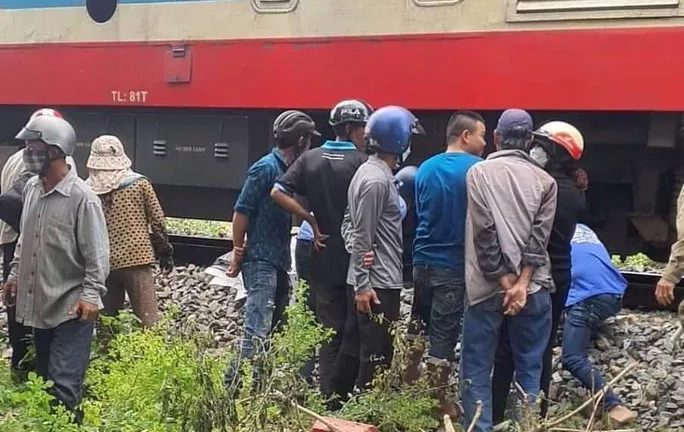 Tin tức tai nạn giao thông mới ngày 27/10: Tàu hoả tông và kéo lê người phụ nữ khoảng 1km
