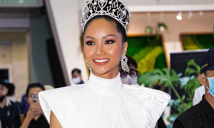 Ồn ào chuyện H'Hen Niê sử dụng danh hiệu Á hậu 3 Miss Universe