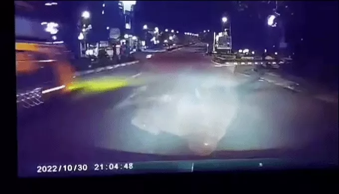 Tin tức tai nạn giao thông mới ngày 2/11: Xe khách đổ dốc tông chết một học sinh