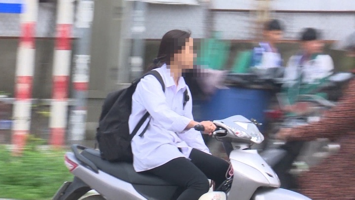 Công an Hà Nội cảnh báo nguy cơ tai nạn giao thông do học sinh điều khiển xe máy