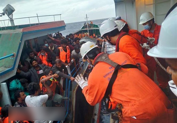 Tàu cá chở hơn 300 người nước ngoài gặp nạn ở Vũng Tàu