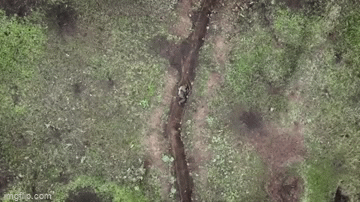 Video: Binh sĩ Nga thoát chết khó tin sau khi Ukraine ném bom 