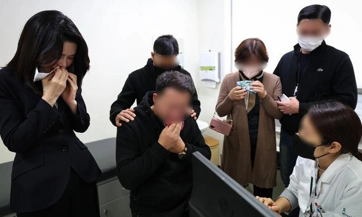 Thảm kịch giẫm đạp ở Hàn Quốc: Cha mẹ một nạn nhân hiến tạng con trai