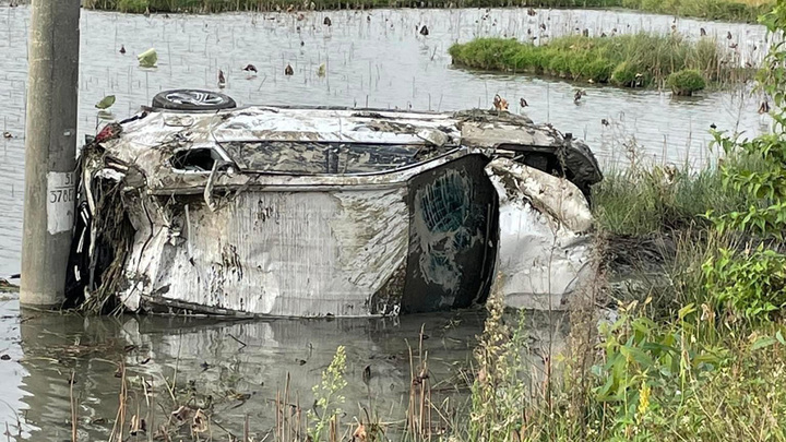 Tin tức tai nạn giao thông mới ngày 21/11: Xe ô tô lao xuống ruộng trong đêm