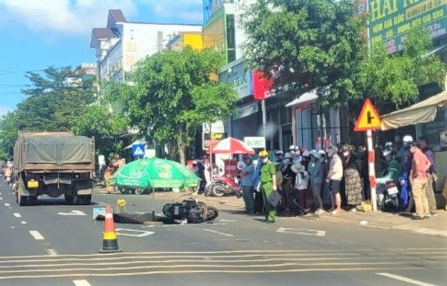 Tin tức tai nạn giao thông mới ngày 1/12: Va chạm giao thông trên phố Buôn Ma Thuột, nam sinh tử vong tại chỗ