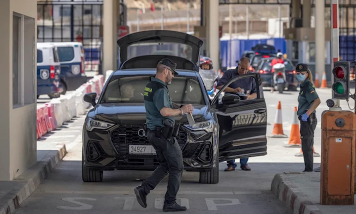 Đường dây buôn lậu cần sa núp bóng hàng viện trợ gửi đến Ukraine