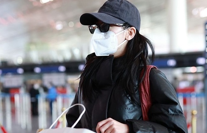 Tin tức sao Hoa ngữ mới nhất ngày 26/2: Địch Lệ Nhiệt Ba lộ diện giữa tin đồn mang thai