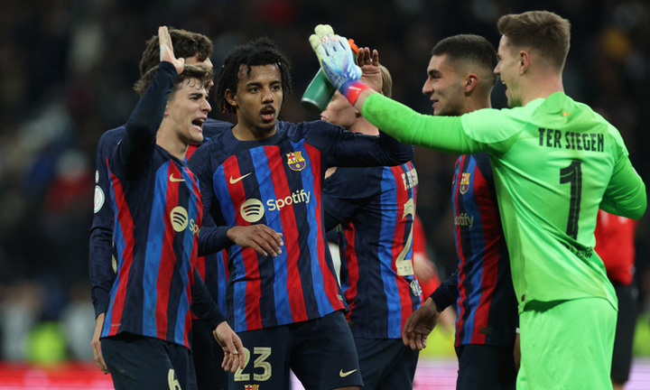 Real Madrid thất bại trước Barca vì pha phản lưới nhà