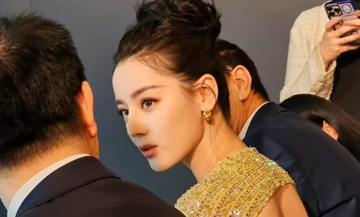 Tin tức sao Hoa ngữ mới nhất ngày 6/3: Tấm lưng