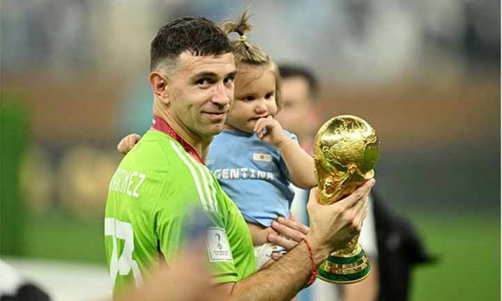 Thủ môn Argentina bị chỉ trích vì ăn mừng quá khích