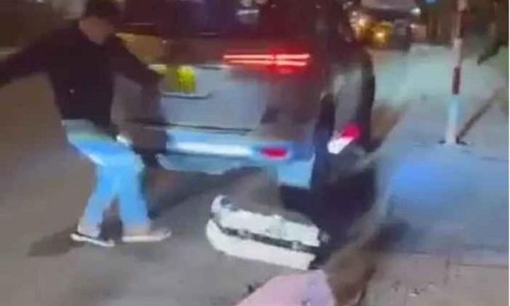 Làm việc với tài xế chửi tục, ném vali của du khách ở Đà Lạt